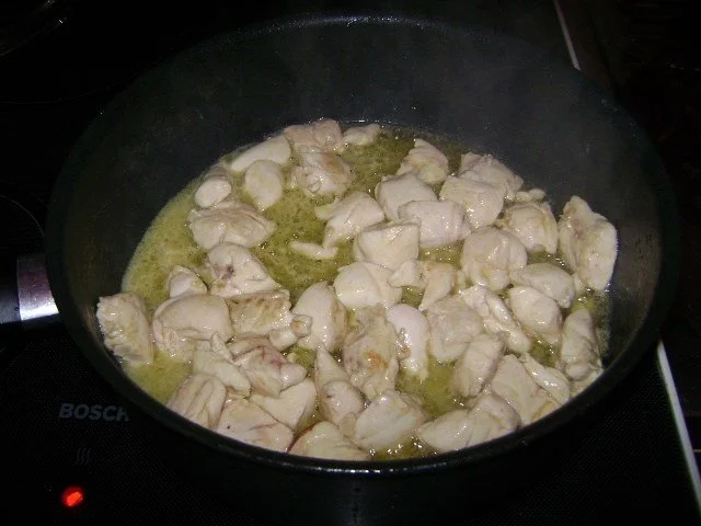 Rezept: Hähnchen in lieblicher Weißweinsoße Bild Nr. 6 Hähnchen in lieblicher Weißweinsoße - Rezept - Bild Nr. 6