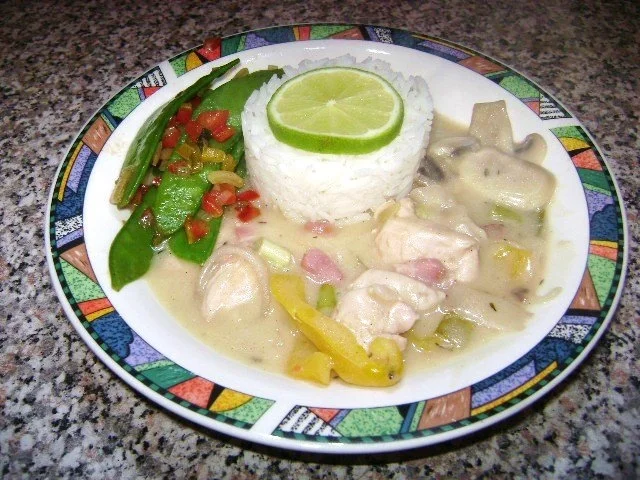 Rezept: Hähnchen in lieblicher Weißweinsoße Bild Nr. 3 Hähnchen in lieblicher Weißweinsoße - Rezept - Bild Nr. 3