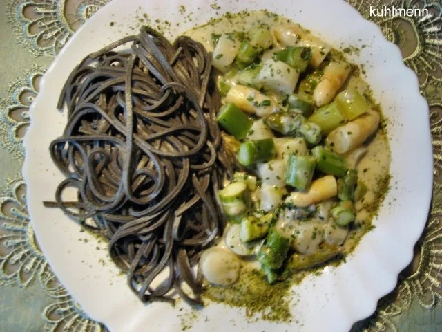 Spargel in Rahm/Käse/Kräuter-Soße - Rezept