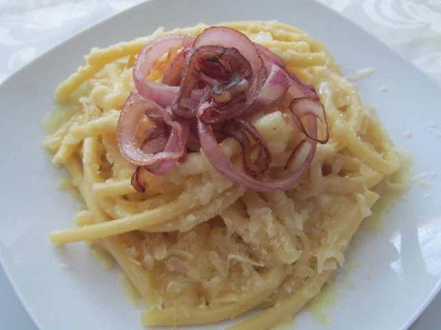 Rezept: Käse-Makkaroni mit Zwiebeln Käse-Makkaroni mit Zwiebeln - Rezept