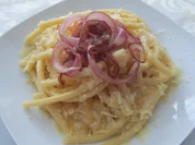 Käse-Makkaroni mit Zwiebeln - Rezept