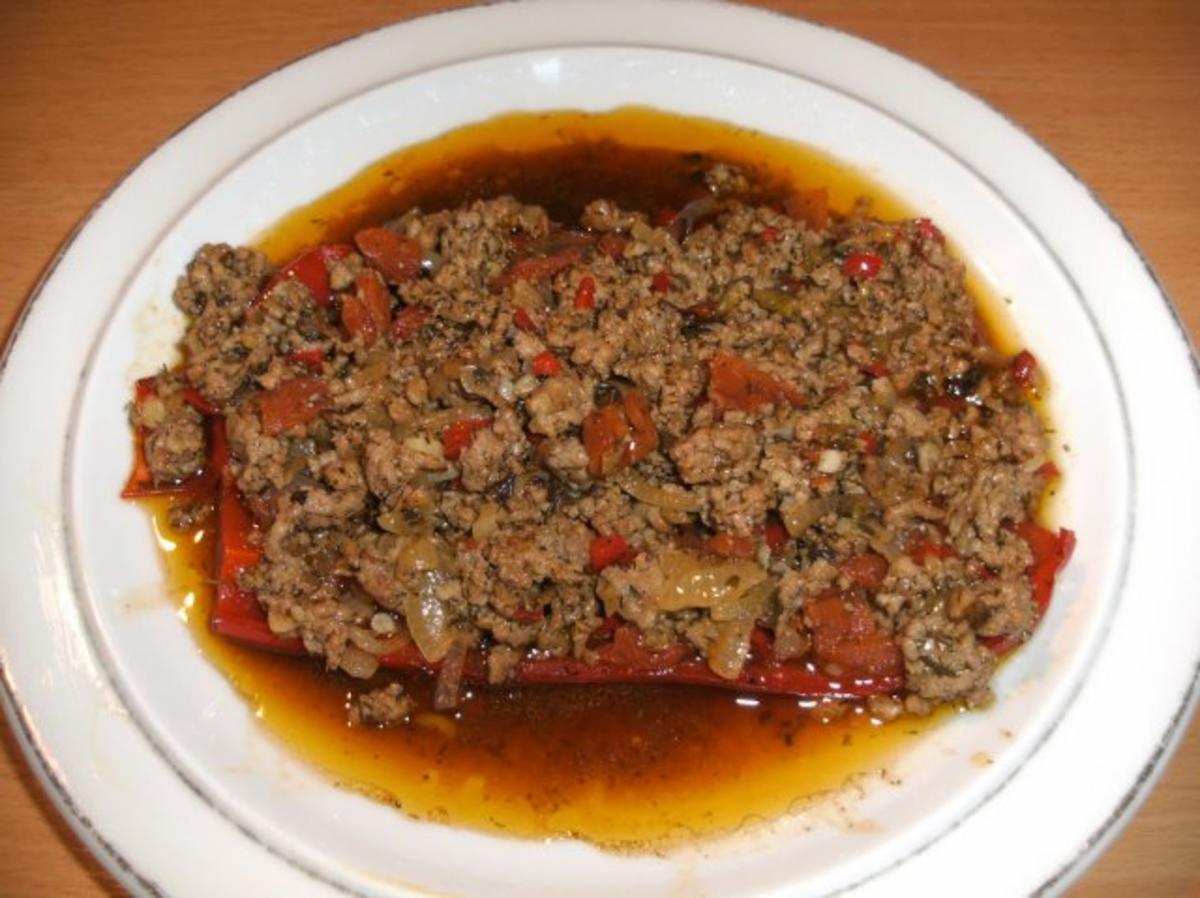 Hauptgericht: Paprika mit Hackfleisch gefüllt - Rezept