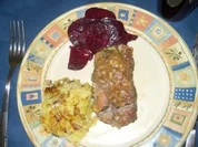 Rinderroulade mit Schinken-, Käse- und Zwiebelfüllung - Rezept