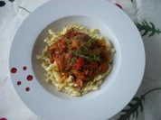 Nudelsoße mit mediteranen Gemüse und Hackfleisch - Rezept