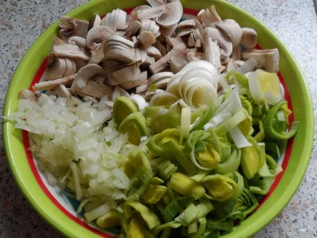 Rezept: Auflauf/Gratin: Herzhafter Champignon-Kartoffelpüree-Auflauf mit Schafskäse Bild Nr. 2 Auflauf/Gratin: Herzhafter Champignon-Kartoffelpüree-Auflauf mit Schafskäse - Rezept - Bild Nr. 2