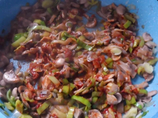 Rezept: Auflauf/Gratin: Herzhafter Champignon-Kartoffelpüree-Auflauf mit Schafskäse Bild Nr. 6 Auflauf/Gratin: Herzhafter Champignon-Kartoffelpüree-Auflauf mit Schafskäse - Rezept - Bild Nr. 6