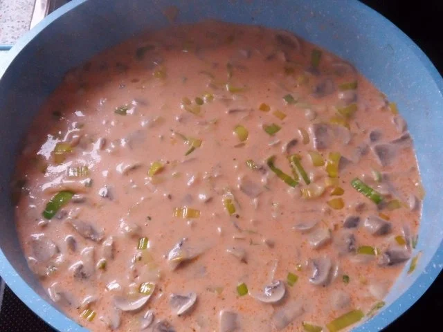 Rezept: Auflauf/Gratin: Herzhafter Champignon-Kartoffelpüree-Auflauf mit Schafskäse Bild Nr. 7 Auflauf/Gratin: Herzhafter Champignon-Kartoffelpüree-Auflauf mit Schafskäse - Rezept - Bild Nr. 7