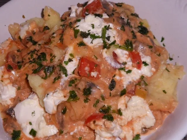 Rezept: Auflauf/Gratin: Herzhafter Champignon-Kartoffelpüree-Auflauf mit Schafskäse Bild Nr. 16 Auflauf/Gratin: Herzhafter Champignon-Kartoffelpüree-Auflauf mit Schafskäse - Rezept - Bild Nr. 16