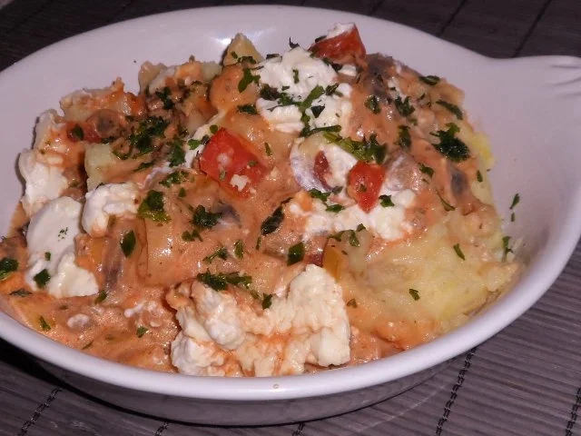 Rezept: Auflauf/Gratin: Herzhafter Champignon-Kartoffelpüree-Auflauf mit Schafskäse Bild Nr. 17 Auflauf/Gratin: Herzhafter Champignon-Kartoffelpüree-Auflauf mit Schafskäse - Rezept - Bild Nr. 17