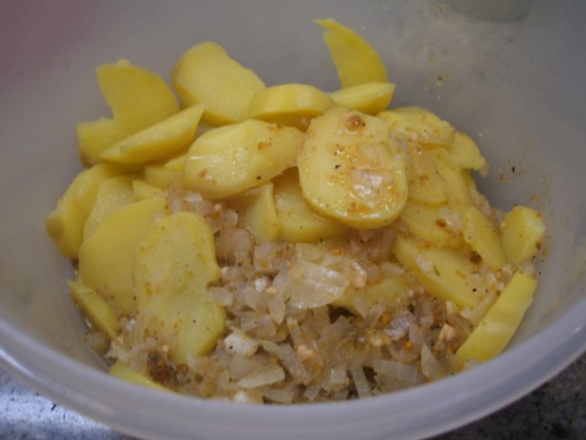 Fleisch: Panierter Leberkäs mit Kartoffel-Eisberg-Salat - Rezept - Bild Nr. 6