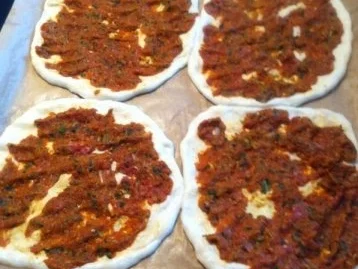 Lahmacun ( Ergeben 15-20 Stück) - Rezept - Bild Nr. 4