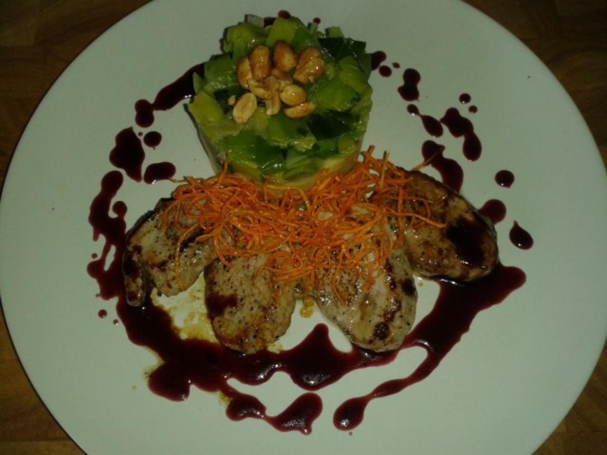 Schweinemedaillons mit Rotwein-Holunder Sauce an Kartoffel-Sellerie ...