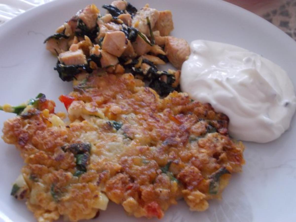 Bilder für Herzhaft - Kartoffel-Gemüse-Plätzchen mit Lachs und Creme - Rezept