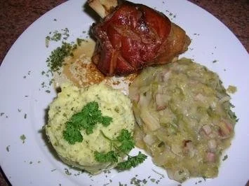 Rezept: Haxen vom Spanferkel, Petersilienkartoffelstamp und Spitzkohl Haxen vom Spanferkel, Petersilienkartoffelstamp und Spitzkohl - Rezept