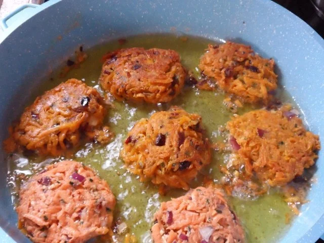 Zwischengericht: Knusprige Süßkartoffel-Cranberry-Rösti - Rezept - Bild Nr. 6