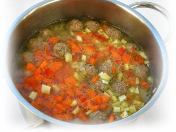 Supa Toptscheta bulgarische Suppe mit Hackfleisch Bällchen - einfach ...