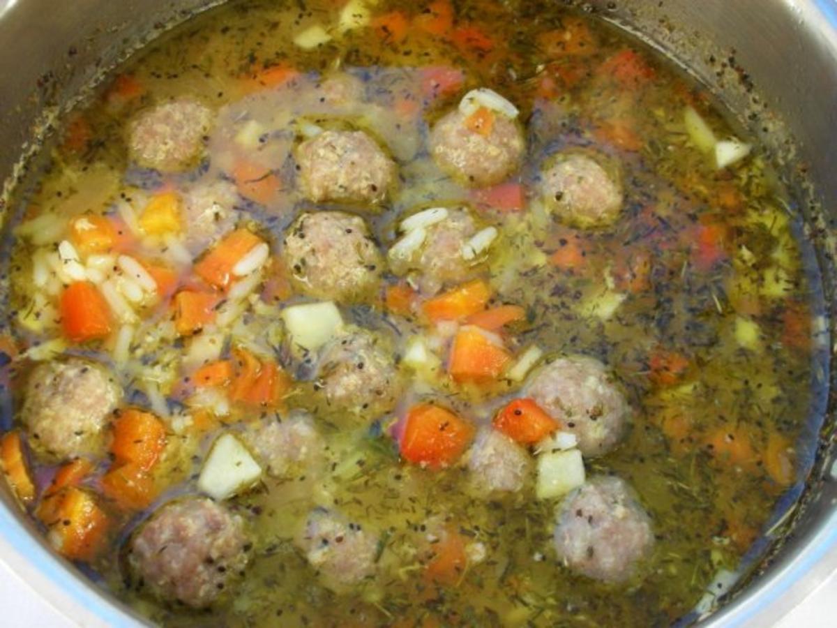 Supa Toptscheta-bulgarische Suppe mit Hackfleisch-Bällchen - Rezept ...