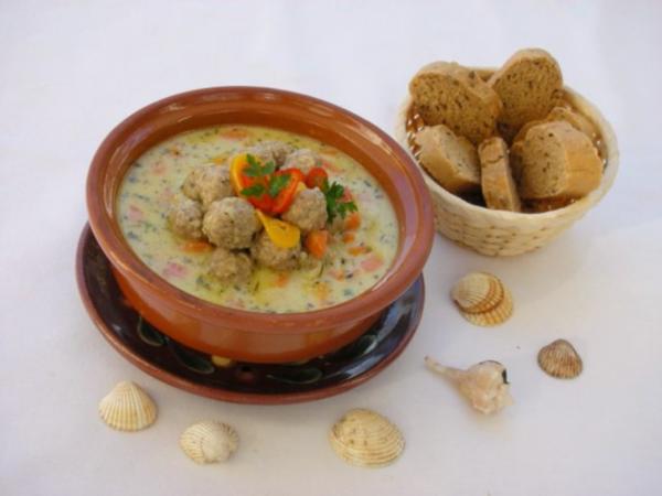 Supa Toptscheta bulgarische Suppe mit Hackfleisch Bällchen - einfach ...