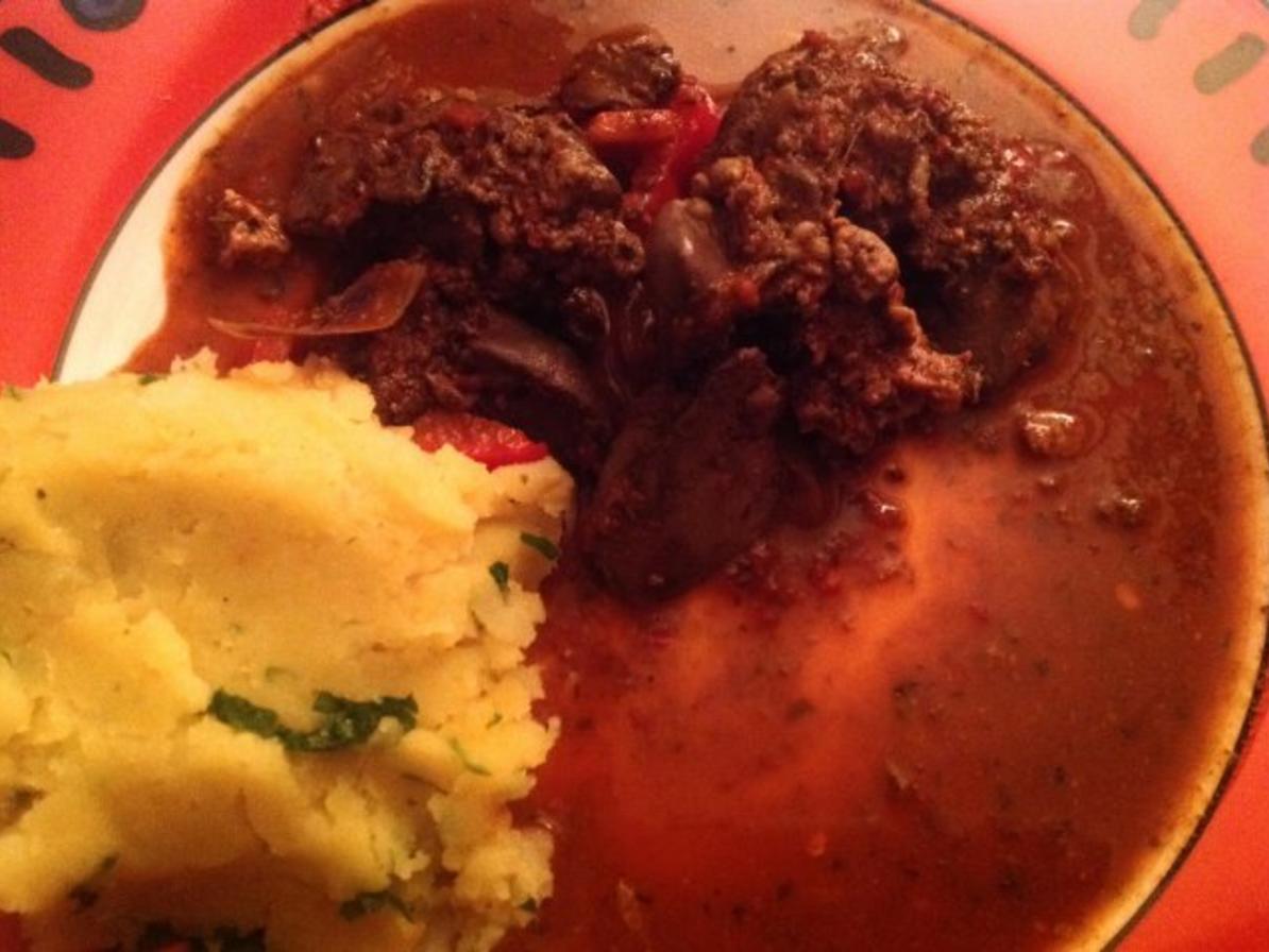 Geschmorte Hühnerleber mit Kartoffelpüree - einfach - 106 kcal/100g