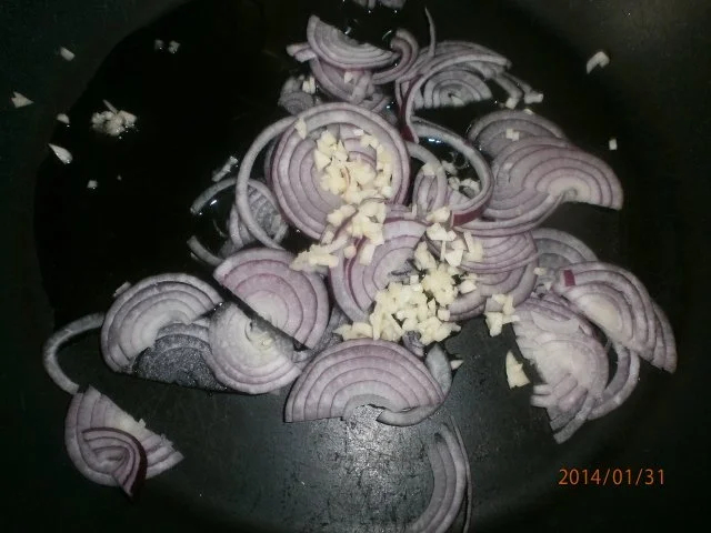 Knusperpute mit Erdnuss-Tomaten-Sosse - Rezept - Bild Nr. 2