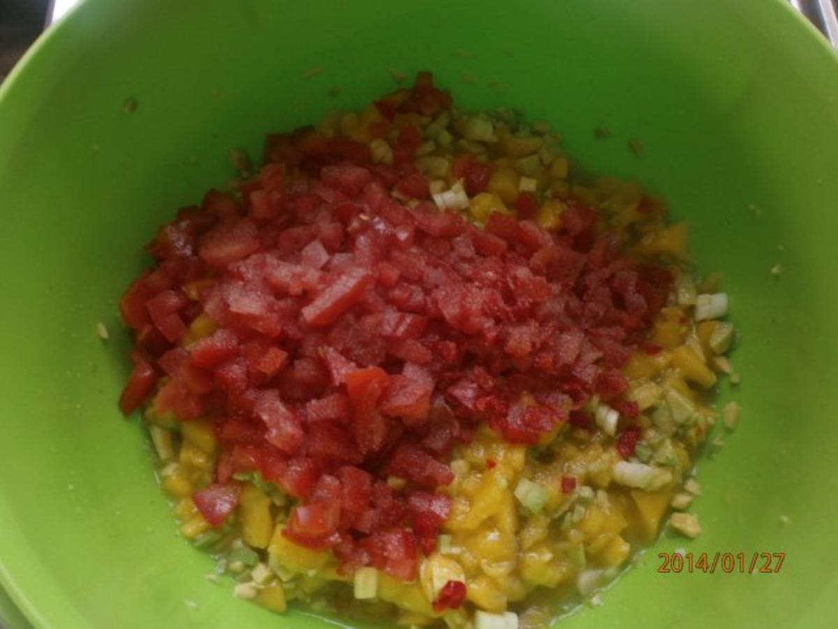 Avocado-Mango-Salsa mit Garnelen und Hühnerbrustspießen - Rezept - Bild Nr. 3