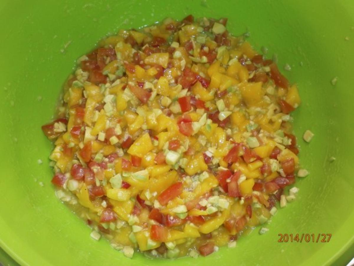 Avocado-Mango-Salsa mit Garnelen und Hühnerbrustspießen - Rezept - Bild Nr. 4