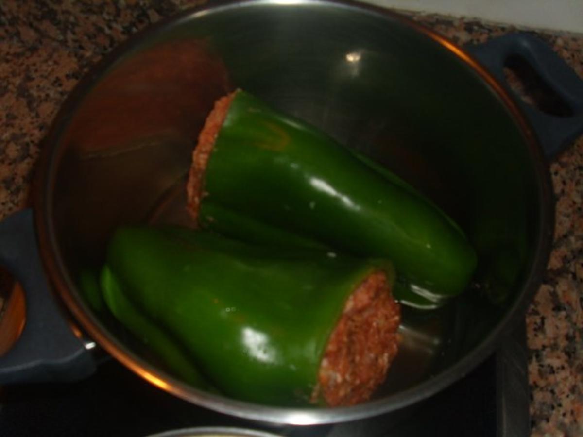 Grüne gefüllte Paprikaschote in Tomatensahne Soße - Rezept - Bild Nr. 3