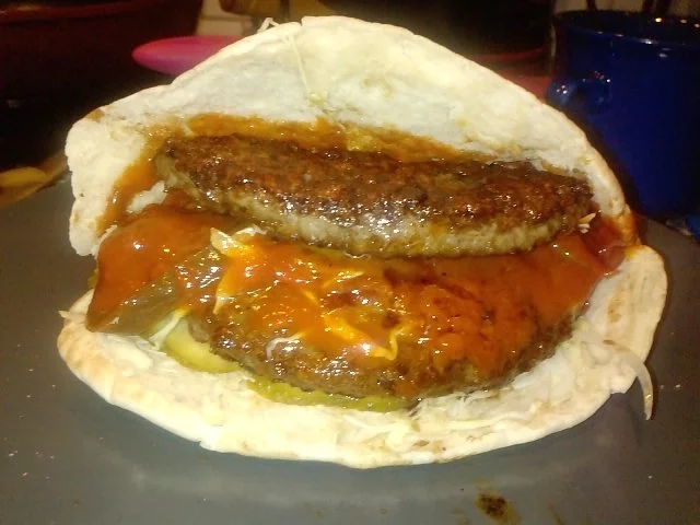 DÖNHAMMER – DIE VEREINIGUNG VON DÖNER UND HAMBURGER GENIGHTCOOKERT - Rezept