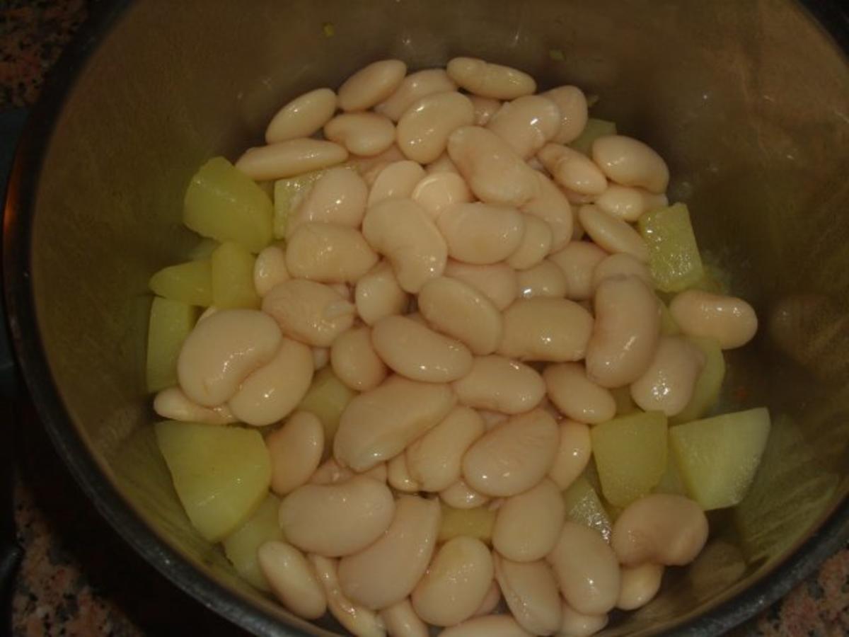 Scharfe Koteletts mit weissen Riesen Bohnen und Kartoffeln in Tomatensoße - Rezept - Bild Nr. 2