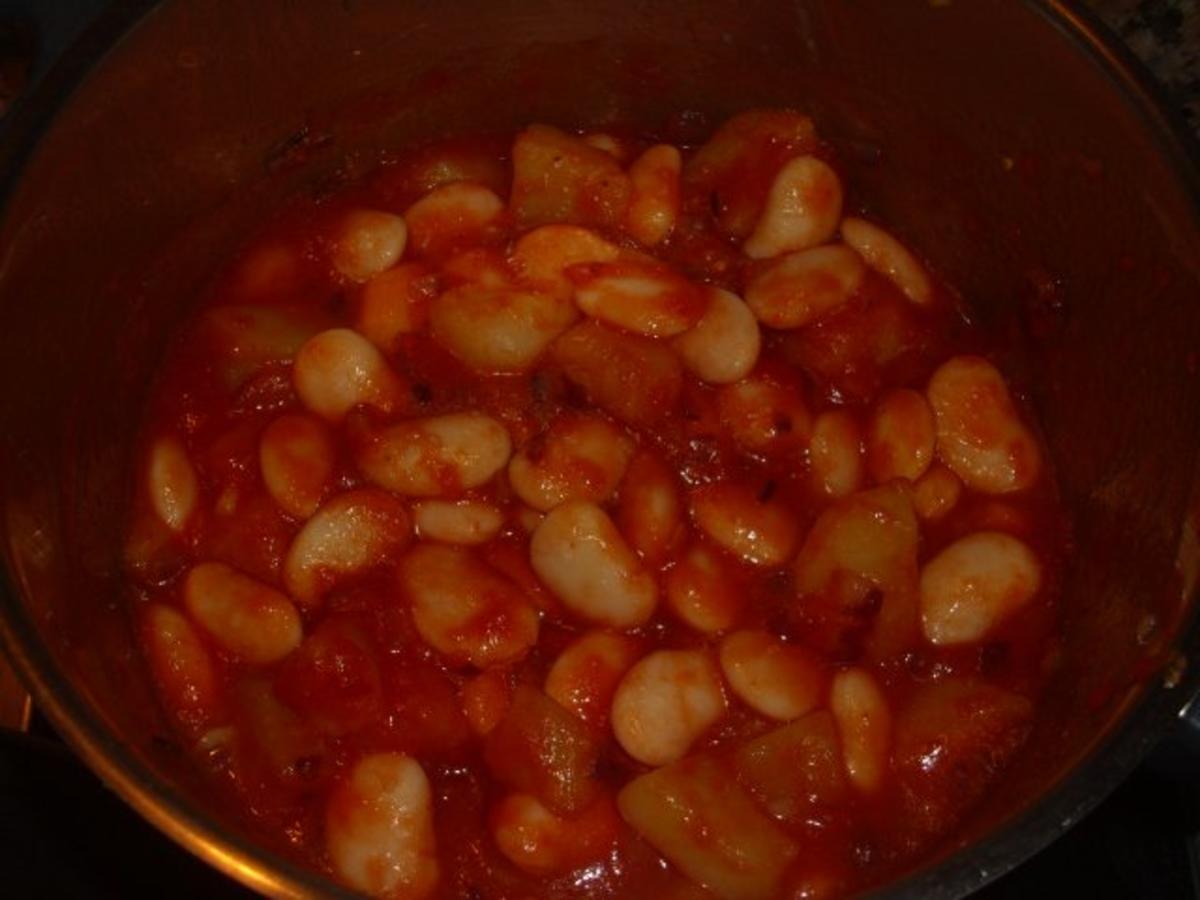 Scharfe Koteletts mit weissen Riesen Bohnen und Kartoffeln in Tomatensoße - Rezept - Bild Nr. 3
