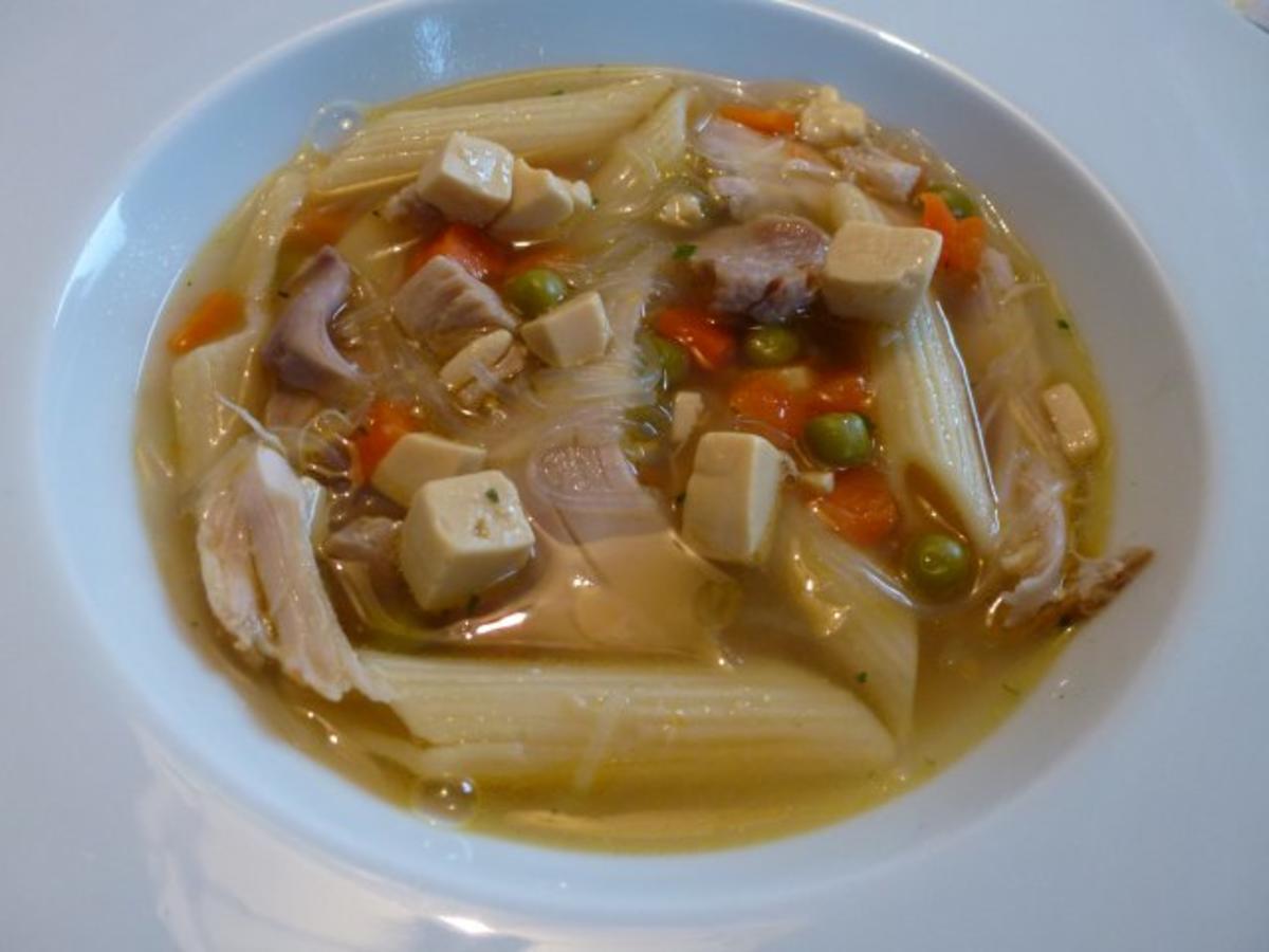 Hühnersuppe mit Eierstich und Gemüse - Rezept - kochbar.de