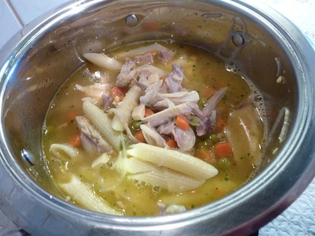 Rezept: Hühnersuppe mit Eierstich und Gemüse Bild Nr. 2 Hühnersuppe mit Eierstich und Gemüse - Rezept - Bild Nr. 2