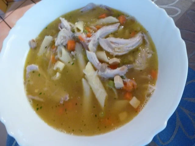 Rezept: Hühnersuppe mit Eierstich und Gemüse Bild Nr. 3 Hühnersuppe mit Eierstich und Gemüse - Rezept - Bild Nr. 3