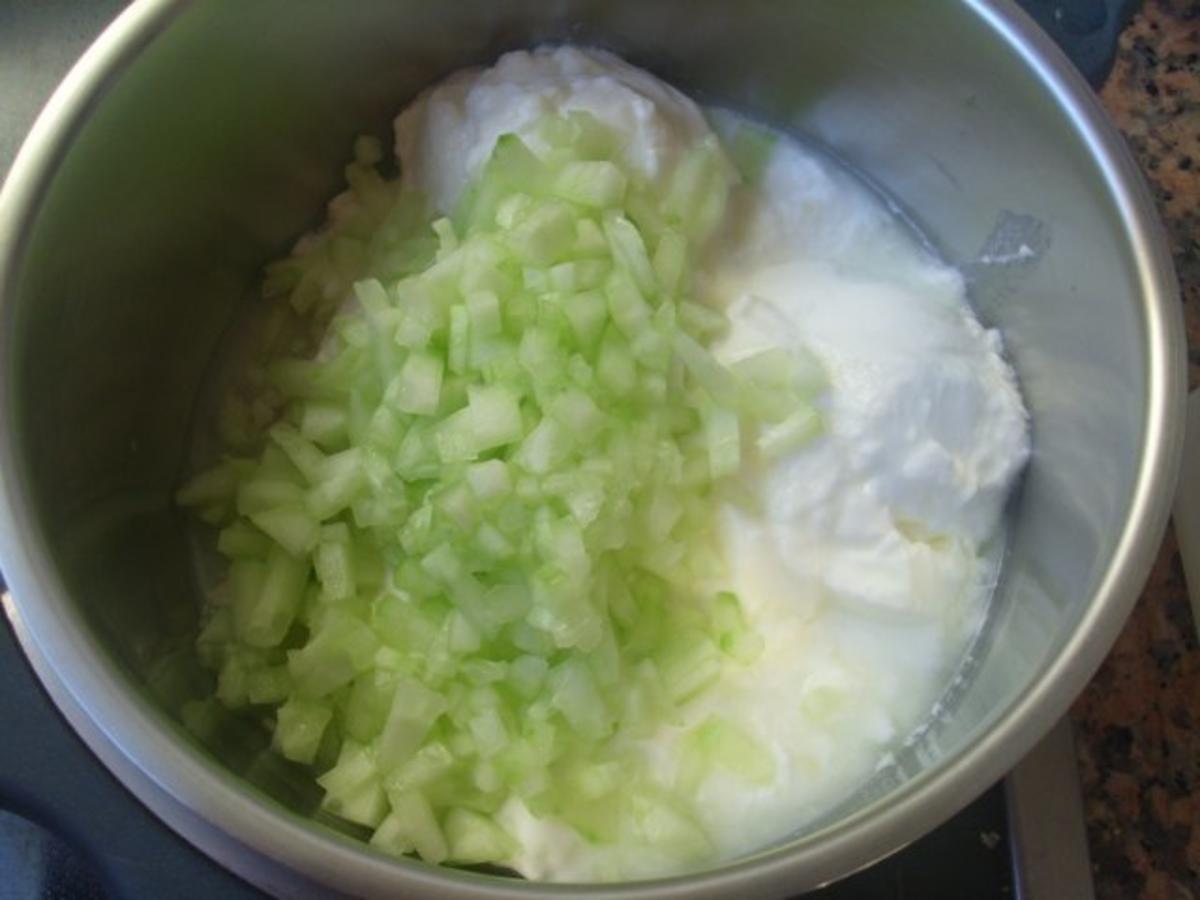 Knoblauch-Joghurt-Gurken Dip - Rezept - Bild Nr. 2