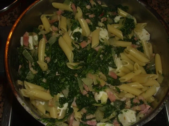 Rezept: Nudeln mit Schinken Spinat und Ziegenkäse Nudeln mit Schinken Spinat und Ziegenkäse - Rezept