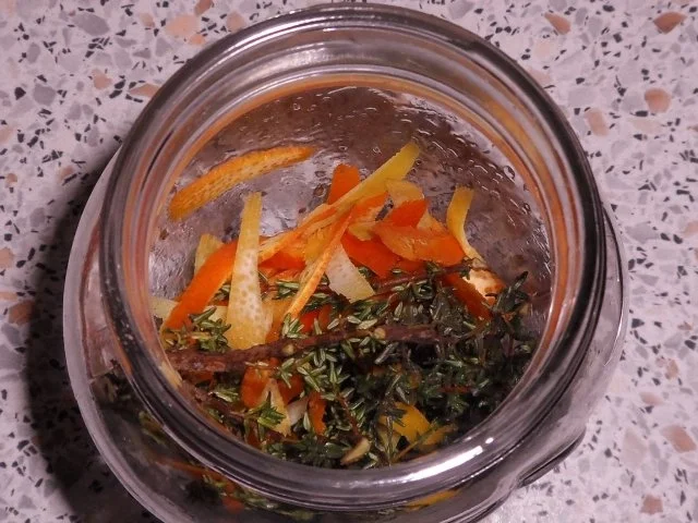 Rezept: Öl: Zitronen-Orangen-Öl mit Thymian Bild Nr. 3 Öl: Zitronen-Orangen-Öl mit Thymian - Rezept - Bild Nr. 3