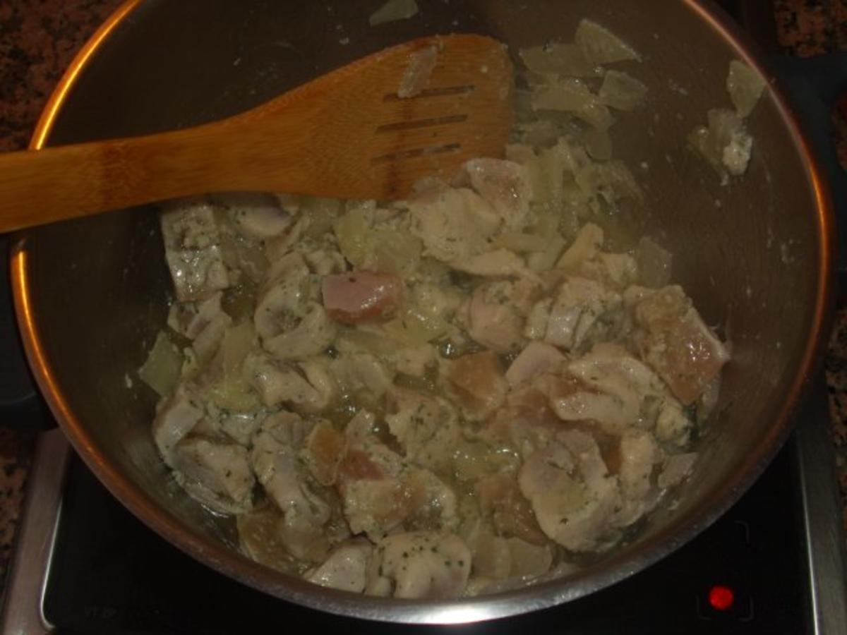 Putenbrust in Gorgonzola-Sahne Soße mit Spinat und Champignons - Rezept - Bild Nr. 2