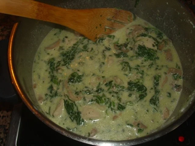Rezept: Putenbrust in Gorgonzola-Sahne Soße mit Spinat und Champignons Bild Nr. 3 Putenbrust in Gorgonzola-Sahne Soße mit Spinat und Champignons - Rezept - Bild Nr. 3