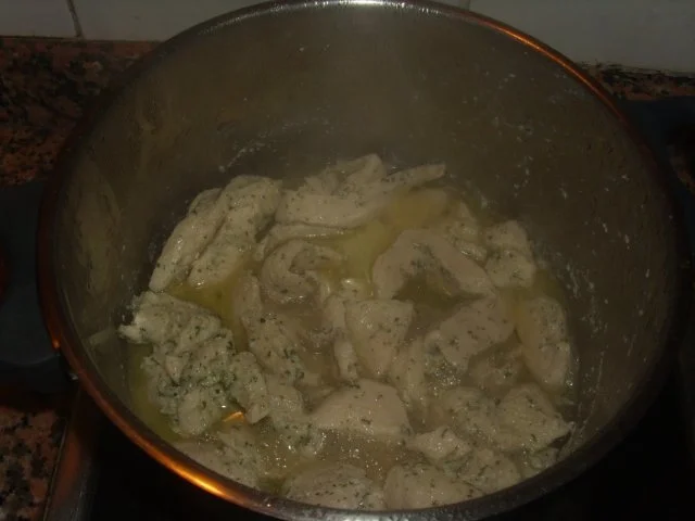 Rezept: Putengeschnetzeltes mit Mischpilzen in Sahne-Weißwein Soße Bild Nr. 2 Putengeschnetzeltes mit Mischpilzen in Sahne-Weißwein Soße - Rezept - Bild Nr. 2