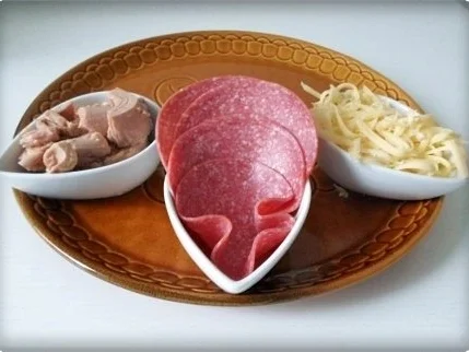 Selbstgemachte Thunfisch-Salami- Tomate- Käse  Pizza - Rezept - Bild Nr. 5