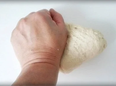 Selbstgemachte Thunfisch-Salami- Tomate- Käse  Pizza - Rezept - Bild Nr. 11