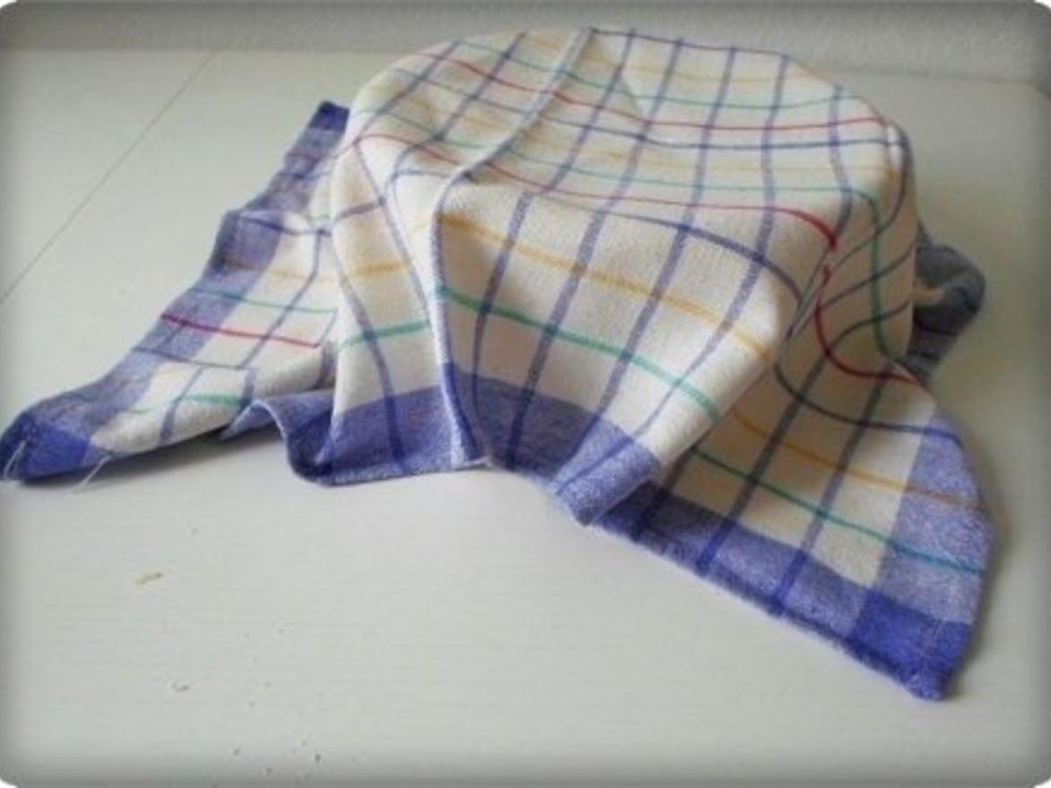 Selbstgemachte Thunfisch Salami- Tomate- Käse Pizza - einfach - von ... Selbstgemachte Thunfisch Salami- Tomate- Käse Pizza - einfach - von ...