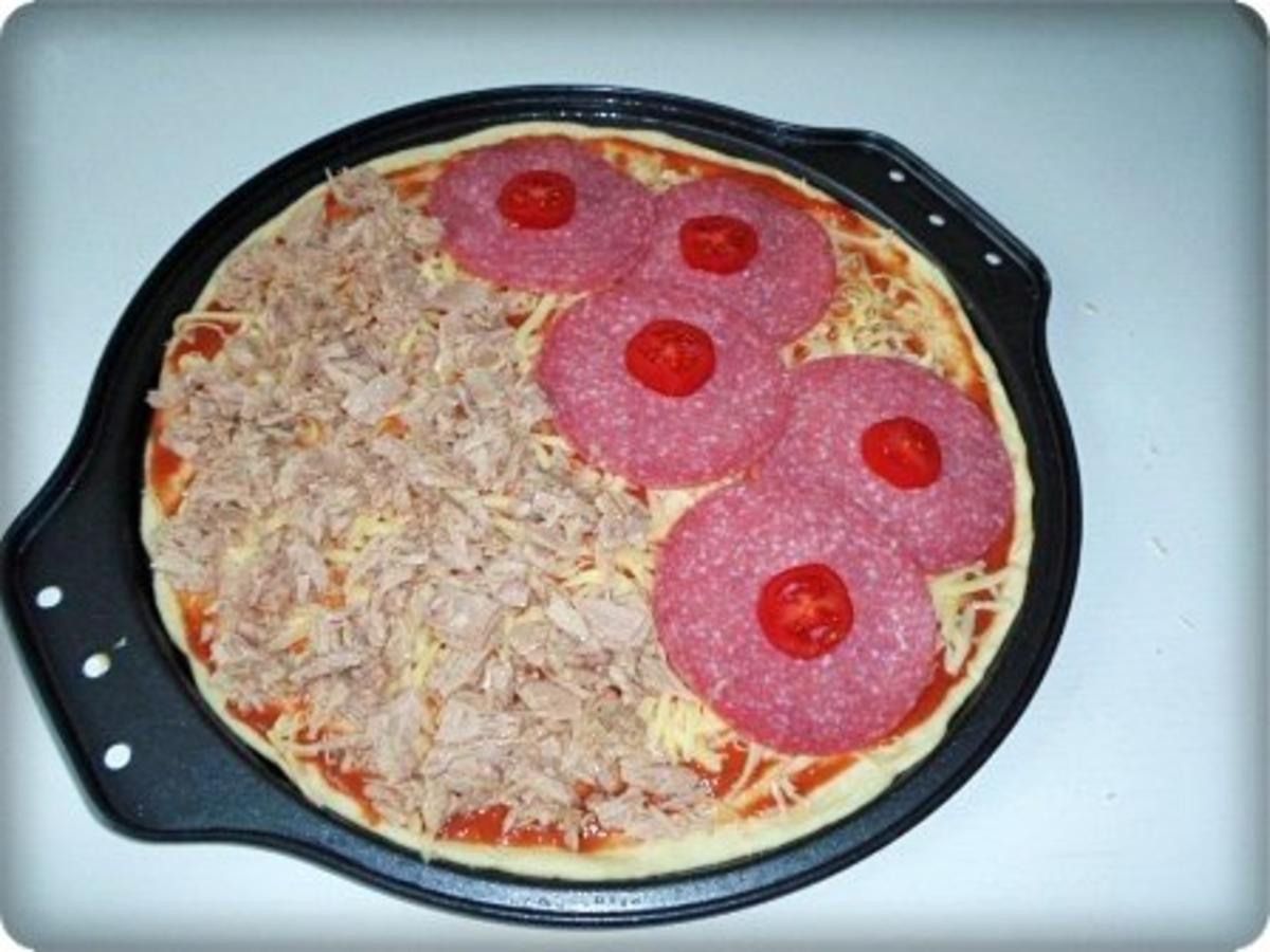 Selbstgemachte Thunfisch-Salami- Tomate- Käse  Pizza - Rezept - Bild Nr. 24