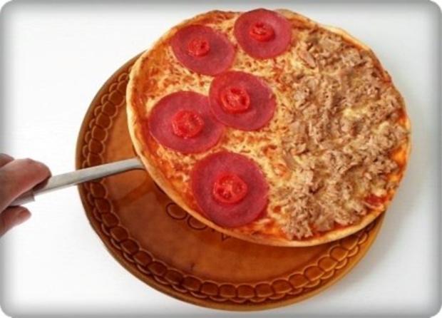 Selbstgemachte Thunfisch-Salami- Tomate- Käse Pizza - Rezept - kochbar.de