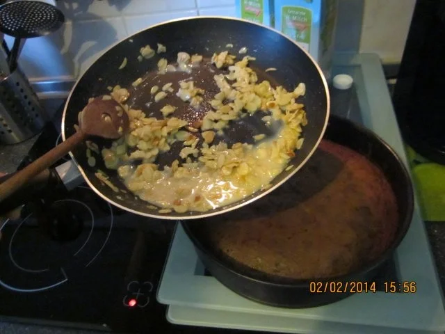 Rezept: Schoko-Kirsch-Kuchen mit Mandelknusper Bild Nr. 3 Schoko-Kirsch-Kuchen mit Mandelknusper - Rezept - Bild Nr. 3