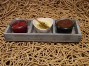 Pistatzieneis, Brownie, Heiße Himbeeren - Rezept