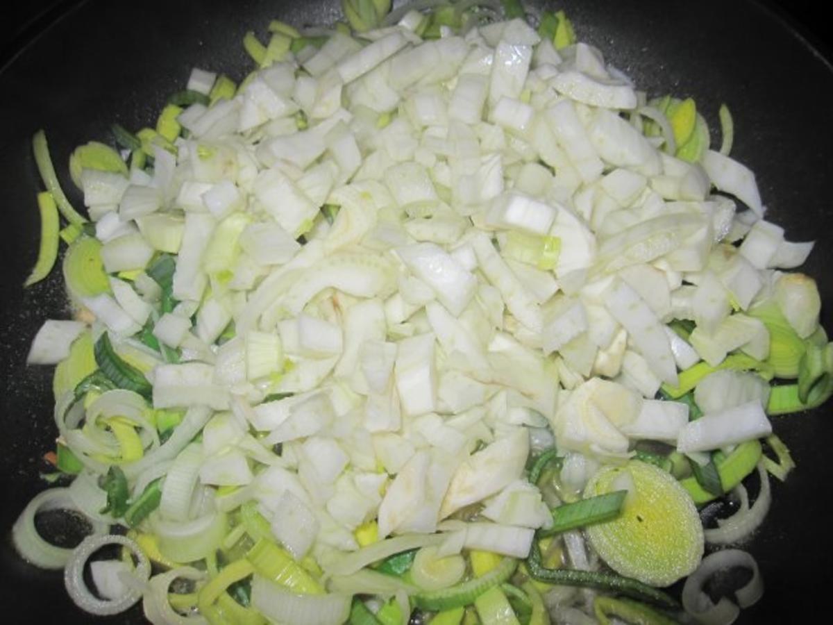 Lachs auf Fenchel Lauch Gemüse - einfach - 84 kcal/100g Lachs auf Fenchel Lauch Gemüse - einfach - 84 kcal/100g