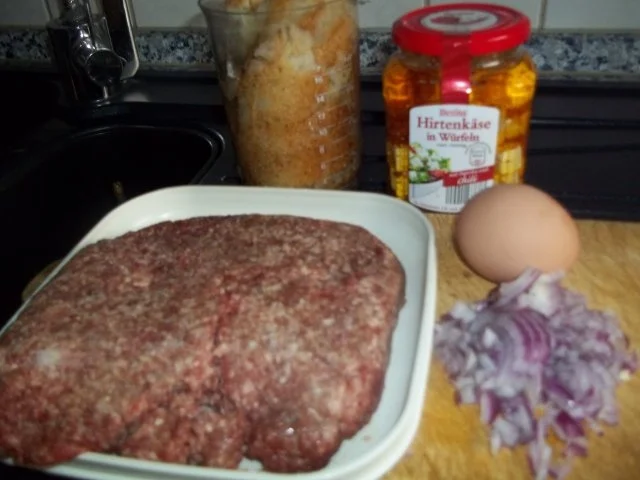 Rezept: Hackbraten mit Schafskäse Bild Nr. 2 Hackbraten mit Schafskäse - Rezept - Bild Nr. 2