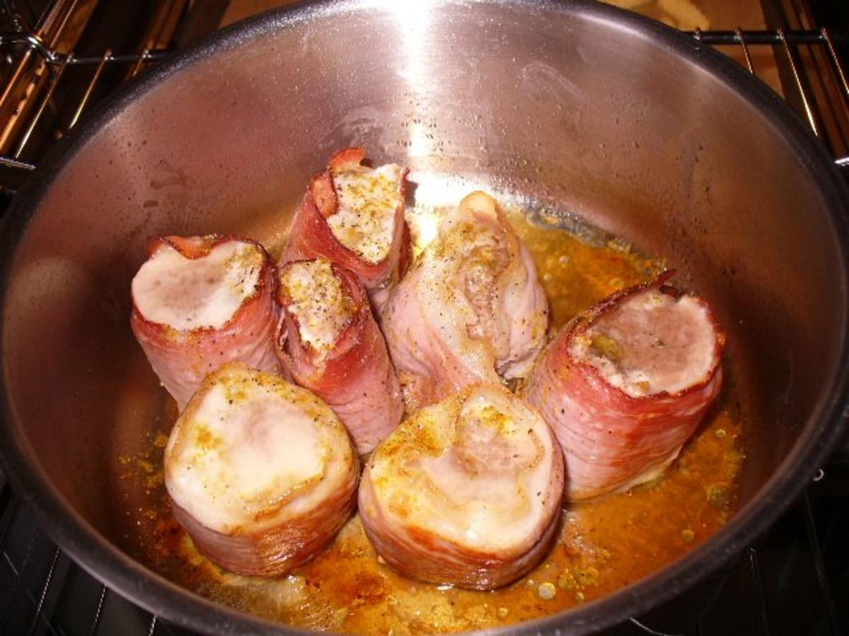 Schweinefilet-Medaillons im Schinkenmantel, gefüllte Champignons und Pommes frites - Rezept - Bild Nr. 2