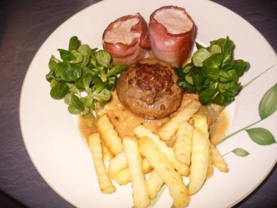 Rezept: Schweinefilet-Medaillons im Schinkenmantel, gefüllte Champignons und Pommes frites Schweinefilet-Medaillons im Schinkenmantel, gefüllte Champignons und Pommes frites - Rezept